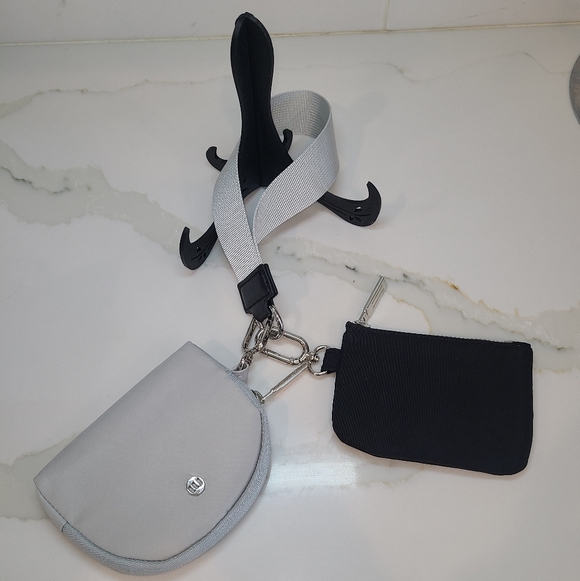 Accessories - NWOT Dual Pouch Wristlet Keychain Set Gray Black